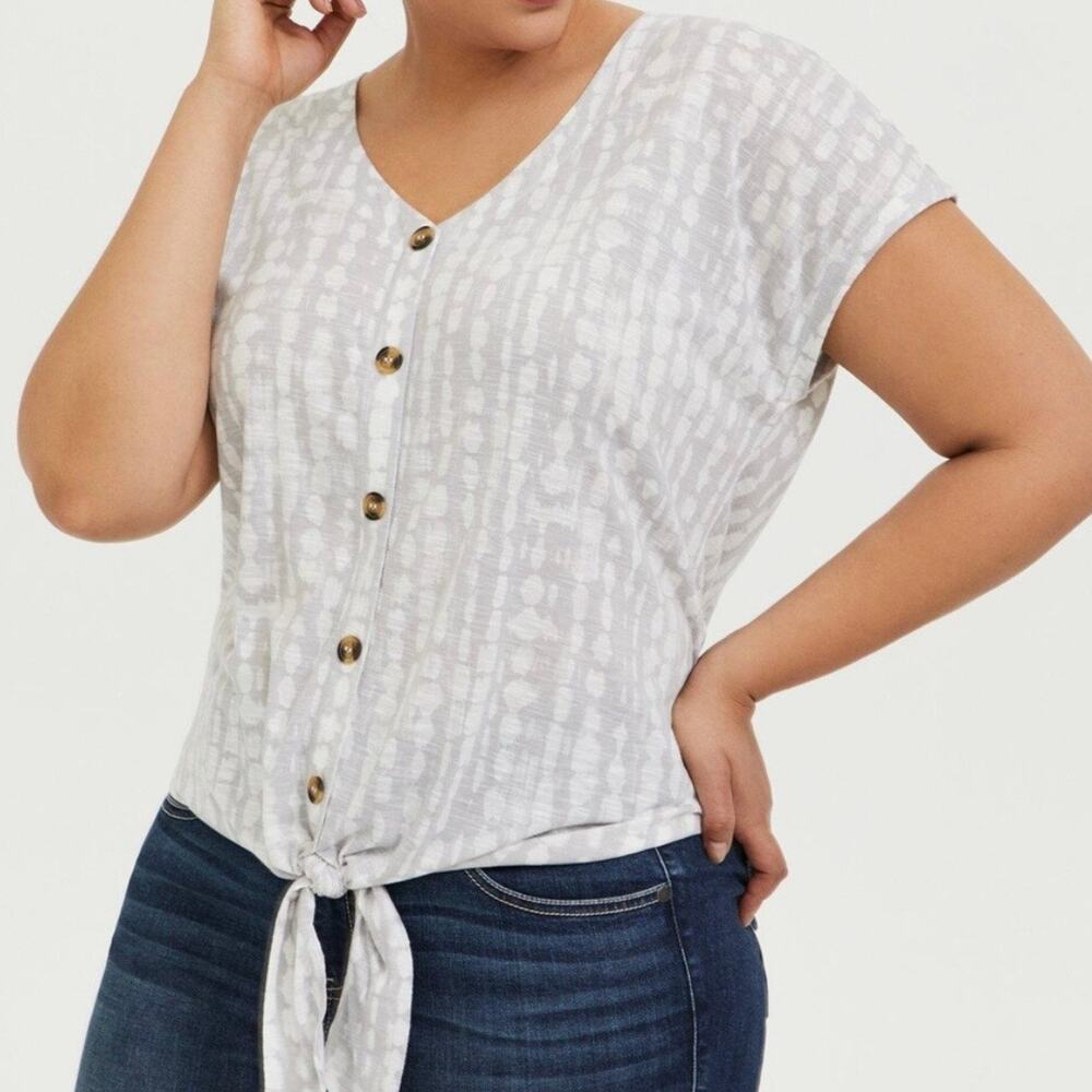Torrid Light Gray White V-Neck Button-Up Tie-Front Dolman Short Sleeve Top 3X